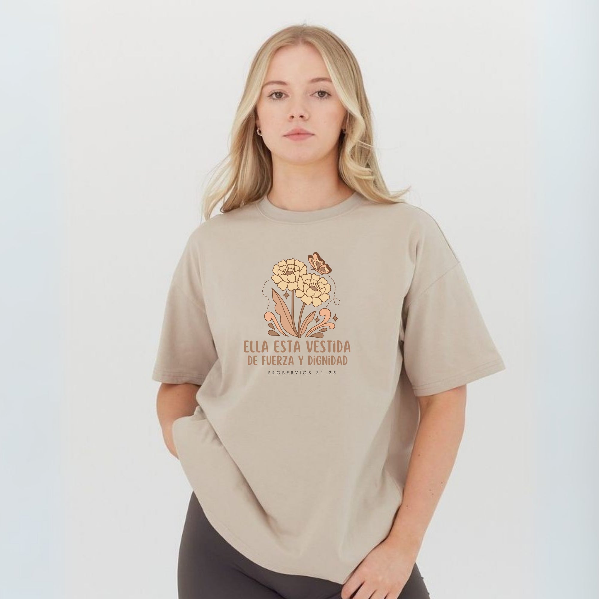 ELLA ESTA VESTIDA DE FUERZA Y DIGNIDAD